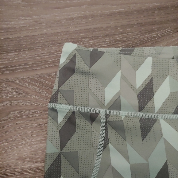 Patagonia Women's Centered Crops - Picture 5 of 6